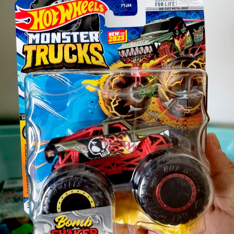 مجموعة شاحنات مونستر 2025 بعجل - مراجعة Hot Wheels Car Monster Trucks وسعره