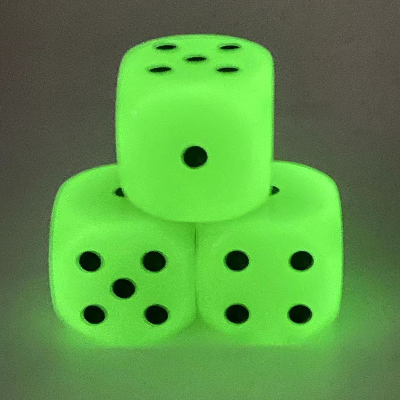 3-Pack 30mm D6 يتوهج في الظلام - مراجعة Board Game Yahtzee وسعره